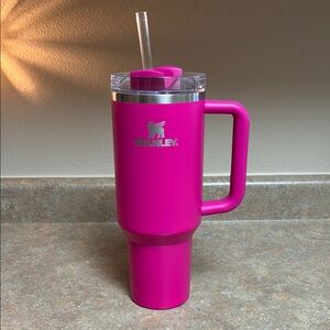 Stanley hot pink 40 oz Stanley.